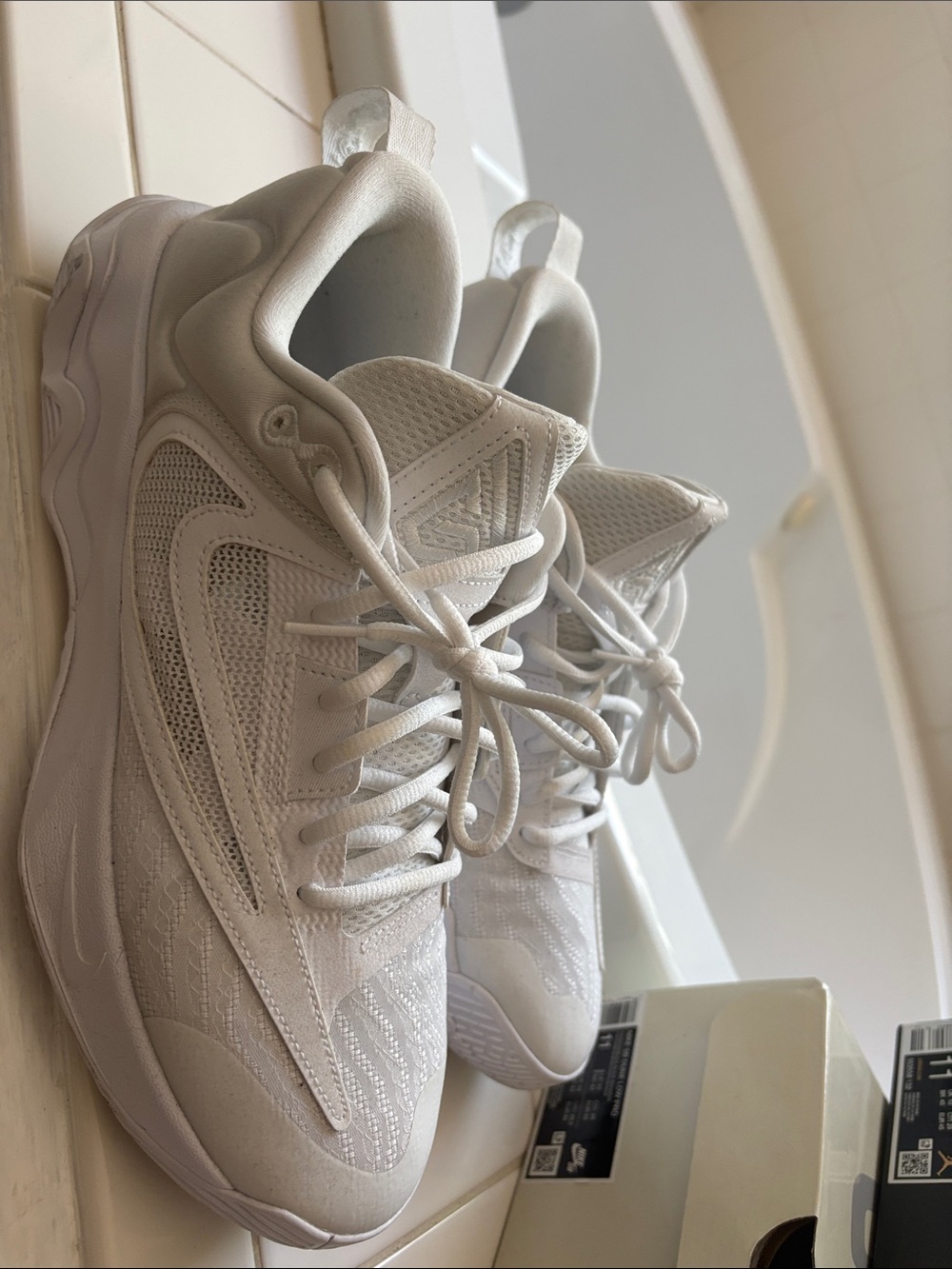 Nike Men's Giannis Immortality 3 Triple White